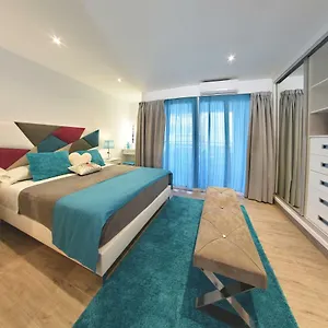 zenmarina-612.hotelsinnerja.org/